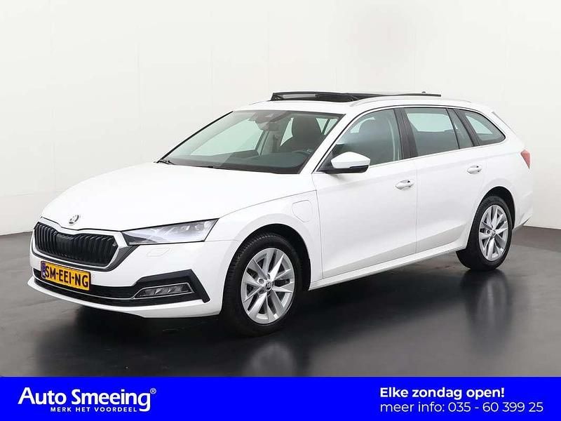 Wit Occasion 2022 Skoda Octavia Style Stationwagen | € 24.945 (Goede deal) - Afbeelding 1/4