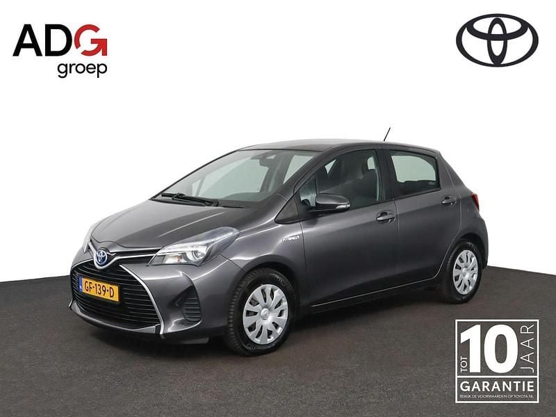 Grijs Occasion 2015 Toyota Yaris Hybrid Hatchback | € 13.250 (Eerlijke prijs) - Afbeelding 1/4