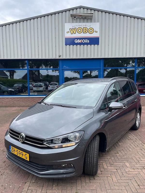 Occasion VW Touran Highline 116 PK (85 kW) 2019 Grijs MPV