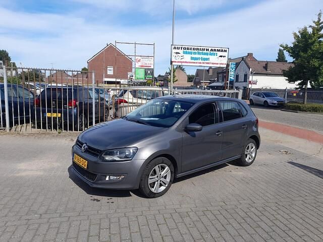 Grijs Gebruikt 2013 VW Polo Comfortline Hatchback | € 7.495 (Eerlijke prijs) - Afbeelding 1/4