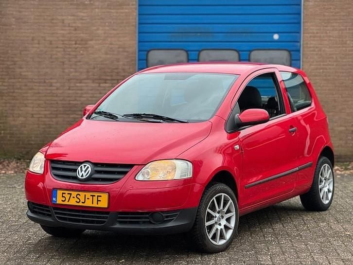 Rood Gebruikt 2006 VW Fox Trendline Hatchback | € 750 (Goede deal) - Afbeelding 1/4