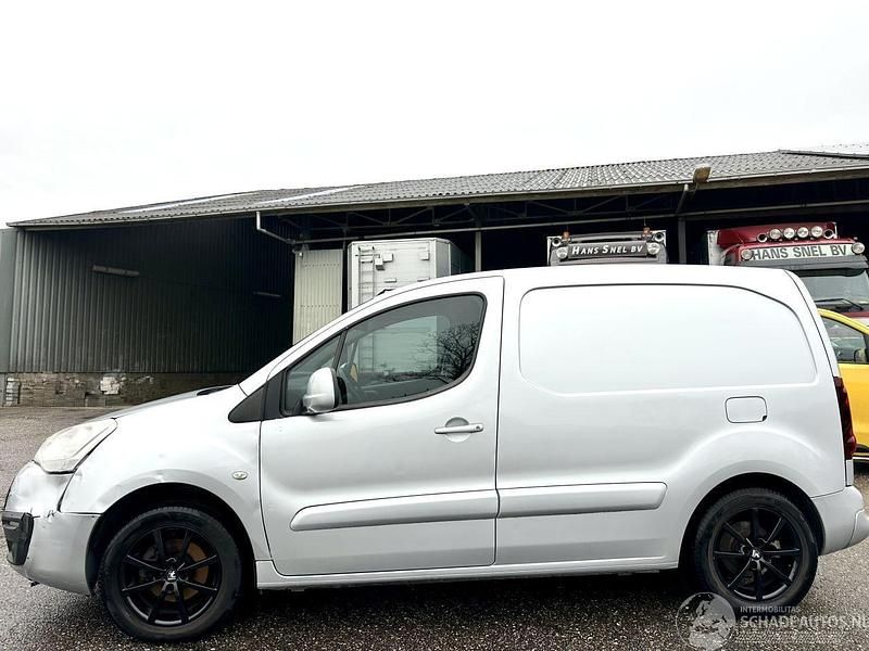 Grijs Gebruikt 2015 Peugeot Partner S MPV | € 3.999 (Super prijs) - Afbeelding 1/4