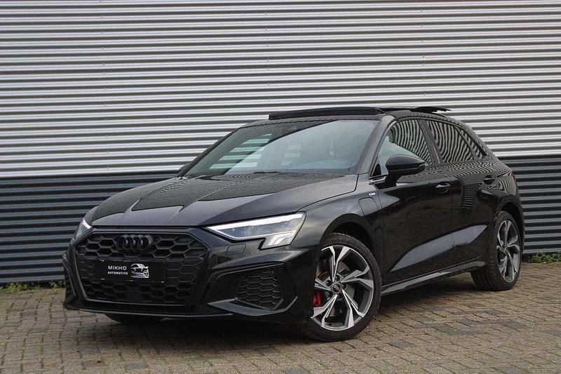 Zwart Gebruikt 2022 Audi A3 Sportback e-tron S-Line Hatchback | € 34.950 (Duur) - Afbeelding 1/4