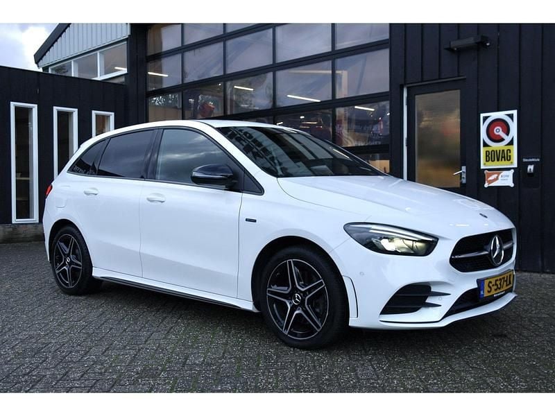 Wit Gebruikt 2020 Mercedes B250 MPV | € 24.999 (Eerlijke prijs) - Afbeelding 1/4