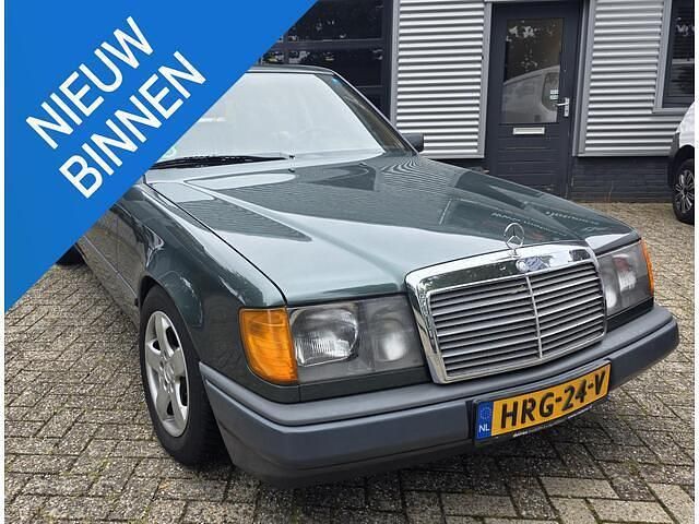 Groen Gebruikt 1988 Mercedes 260 Sedan | € 8.950 - Afbeelding 1/4