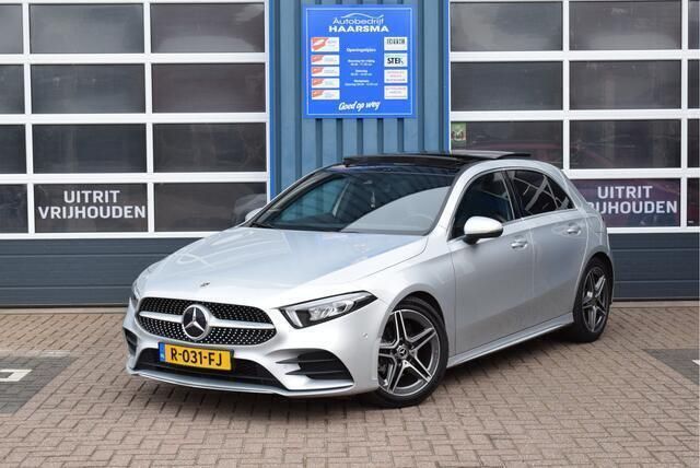 Grijs Gebruikt 2022 Mercedes A180 AMG line Hatchback | € 32.999 (Duur) - Afbeelding 1/4