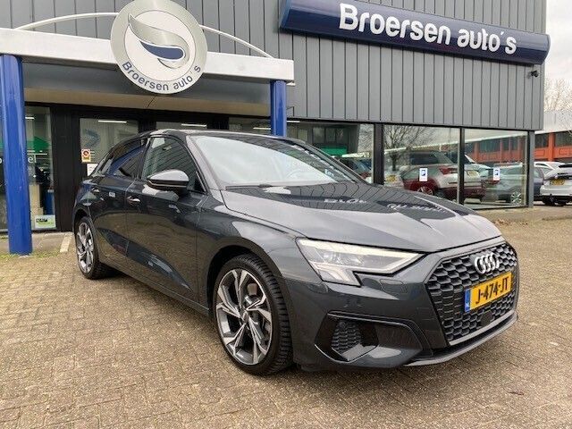 Grijs Gebruikt 2020 Audi A3 Sportback Business Hatchback | € 26.545 - Afbeelding 1/4