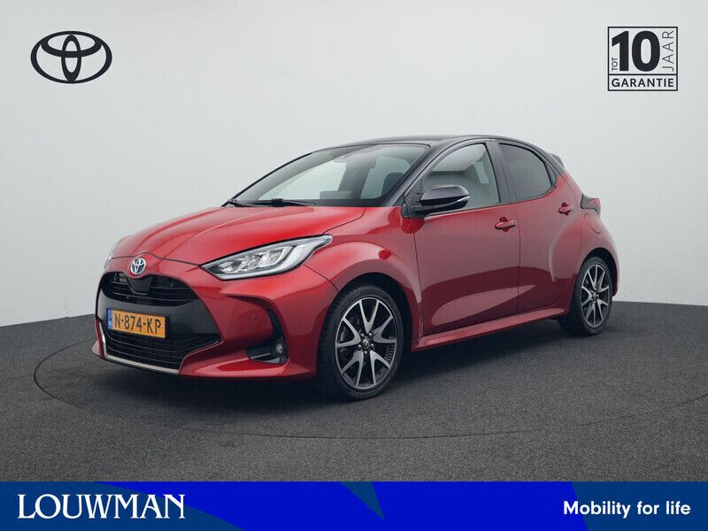 Rood Gebruikt 2021 Toyota Yaris Hybrid Executive Hatchback | € 24.945 (Eerlijke prijs) - Afbeelding 1/3