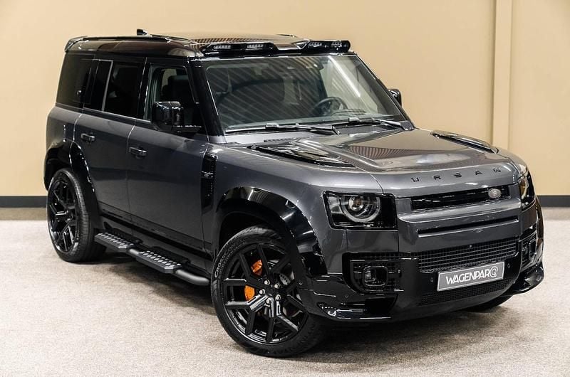 Grijs Occasion 2025 Land Rover Defender HSE SUV | € 136.495 - Afbeelding 1/4