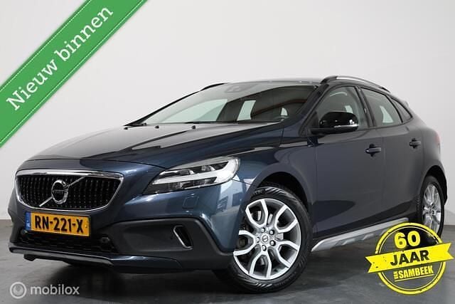 Blauw Gebruikt 2018 Volvo V40 CC Momentum Stationwagen | € 18.900 (Super prijs) - Afbeelding 1/4