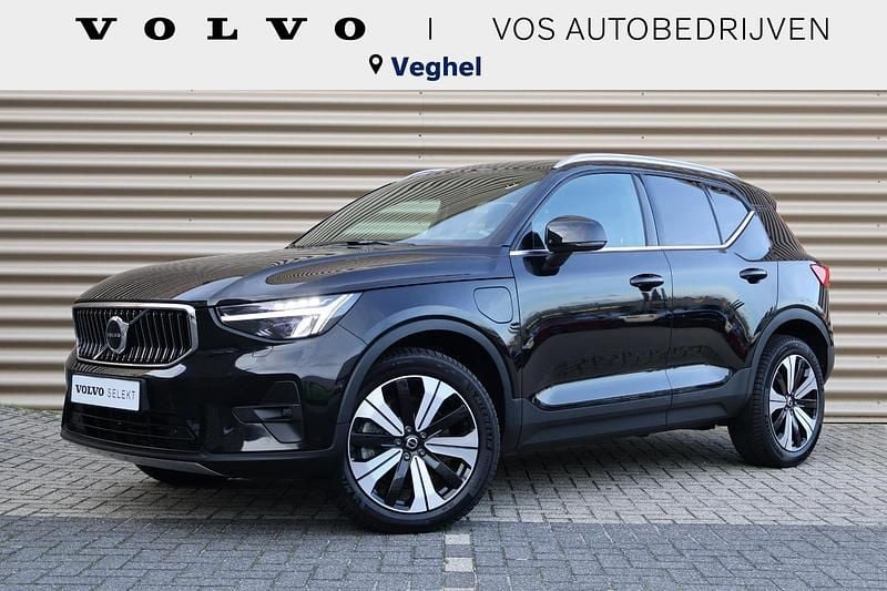 Zwart Gebruikt 2022 Volvo XC40 Core SUV | € 34.950 (Eerlijke prijs) - Afbeelding 1/4