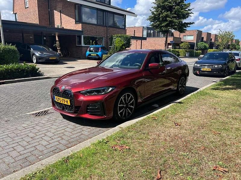 Rood Gebruikt 2024 BMW i4 M Sport Sedan | € 51.500 - Afbeelding 1/4