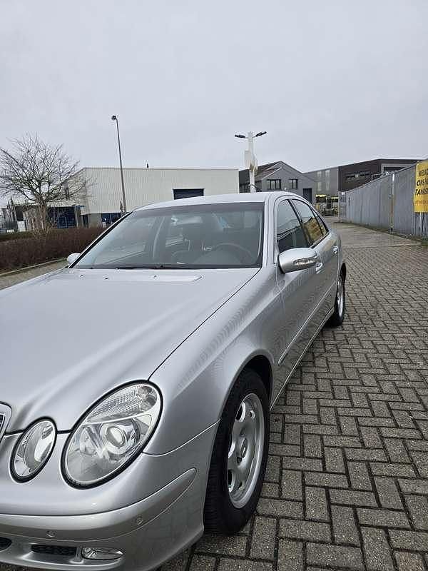 Gebruikt 2003 Mercedes E320 Classic Sedan | € 9.200 - Afbeelding 1/4