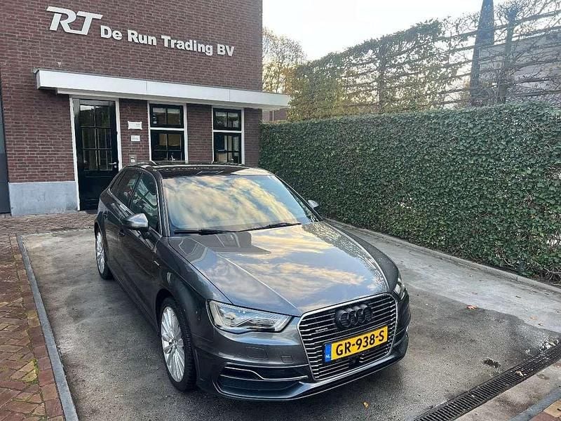 Grijs Gebruikt 2015 Audi A3 Sportback S-Line Hatchback | € 11.950 (Super prijs) - Afbeelding 1/4