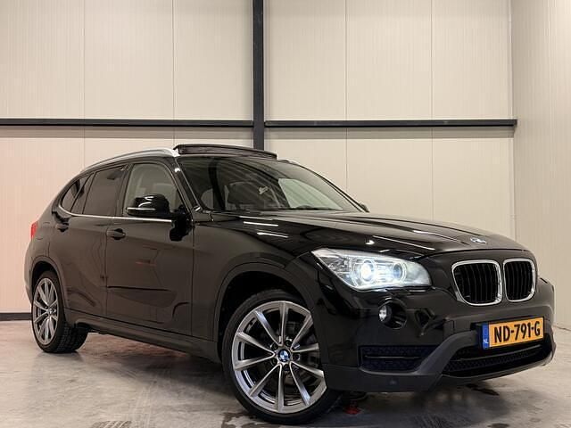 Zwart Gebruikt 2013 BMW X1 Executive SUV | € 12.450 (Eerlijke prijs) - Afbeelding 1/4