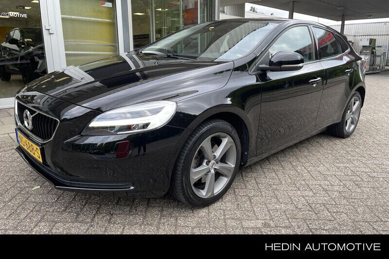 Zwart Gebruikt 2017 Volvo V40 Stationwagen | € 15.950 (Goede deal) - Afbeelding 1/4