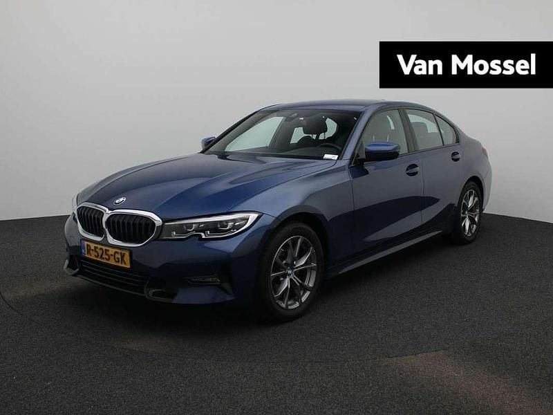 Blauw Gebruikt 2022 BMW 318 Basis Sedan | € 32.445 (Goede deal) - Afbeelding 1/3