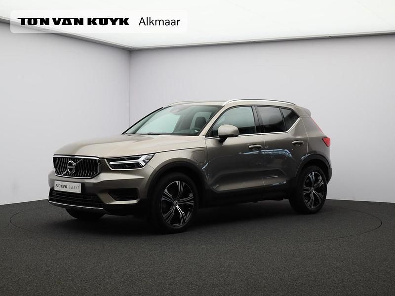 Grijs Gebruikt 2022 Volvo XC40 Inscription SUV | € 36.950 (Duur) - Afbeelding 1/4