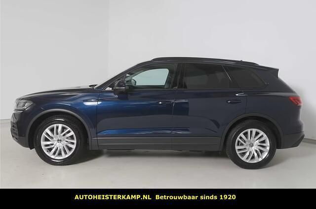 Blauw (metallic) Occasion 2025 VW Touareg SUV | € 64.950 (Iets duurder) - Afbeelding 1/4