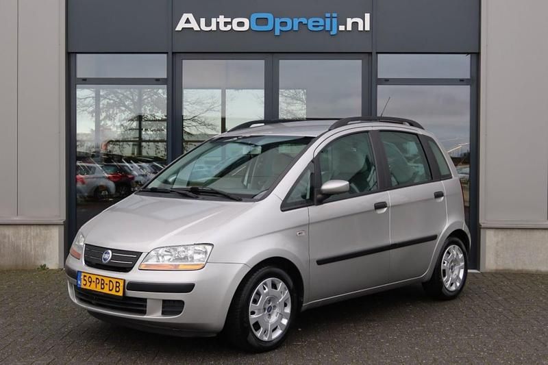 Grijs Gebruikt 2004 Fiat Idea Dynamic MPV | € 2.395 (Duur) - Afbeelding 1/4