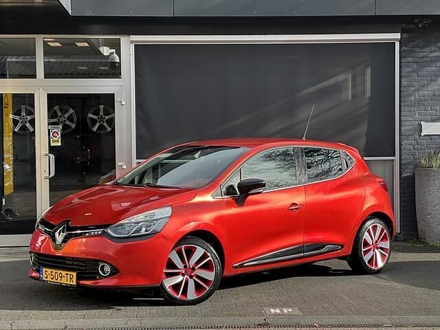 Rood Gebruikt 2014 Renault Clio IV Dynamique Hatchback | € 7.250 (Eerlijke prijs) - Afbeelding 1/4