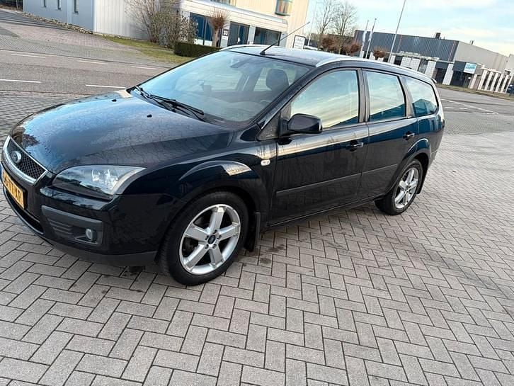 Zwart Occasion 2007 Ford Focus Stationwagen | € 1.900 (Super prijs) - Afbeelding 1/4