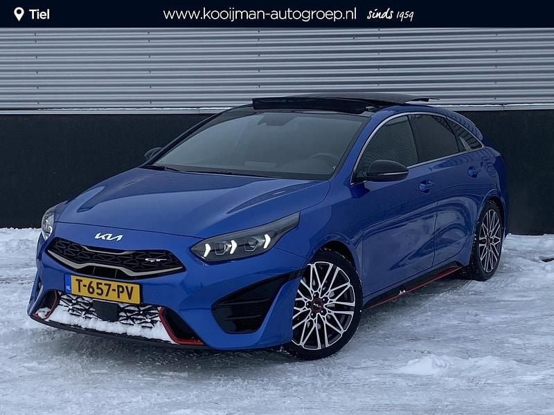 Blue flame metallic (b3l) Occasion 2022 Kia ProCeed GT Stationwagen | € 32.900 (Eerlijke prijs) - Afbeelding 1/4