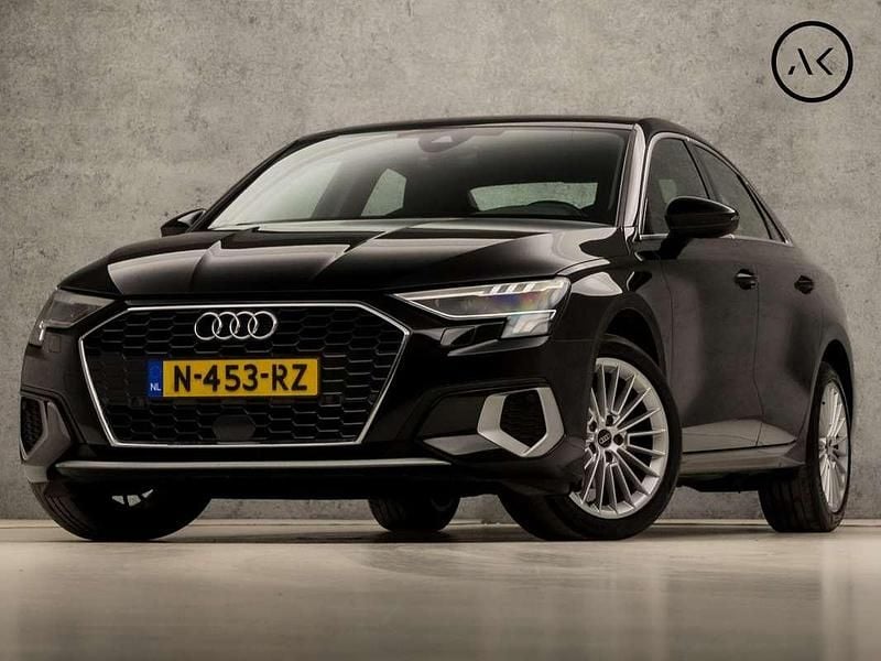 Zwart Gebruikt 2021 Audi A3 Advanced Sedan | € 23.445 (Eerlijke prijs) - Afbeelding 1/4