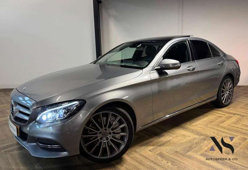 Grijs, metallic lak Gebruikt 2015 Mercedes C350e Edition Sedan | € 17.440 (Eerlijke prijs) - Afbeelding 1/4