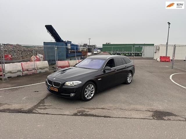 Grijs Gebruikt 2013 BMW 520 Executive Stationwagen | € 7.450 (Super prijs) - Afbeelding 1/4