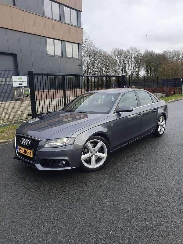 Grijs Gebruikt 2010 Audi A4 Sedan | € 9.750 (Eerlijke prijs) - Afbeelding 1/4