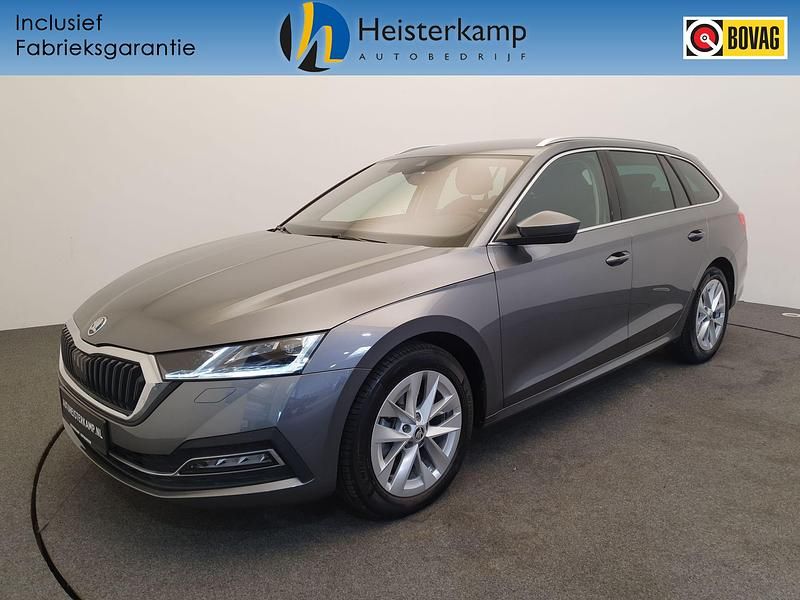Grijs Gebruikt 2024 Skoda Octavia Business Line Stationwagen | € 36.950 - Afbeelding 1/4