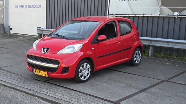 Rood Gebruikt 2011 Peugeot 107 Hatchback | € 3.499 (Eerlijke prijs) - Afbeelding 1/4
