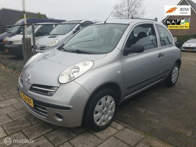 Grijs, metallic lak Occasion 2006 Nissan Micra Visia Hatchback | € 1.999 (Eerlijke prijs) - Afbeelding 1/4