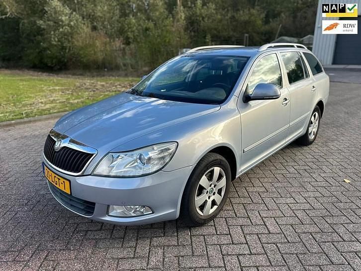Occasion 2010 Skoda Octavia Elegance Stationwagen | € 3.299 (Eerlijke prijs) - Afbeelding 1/4