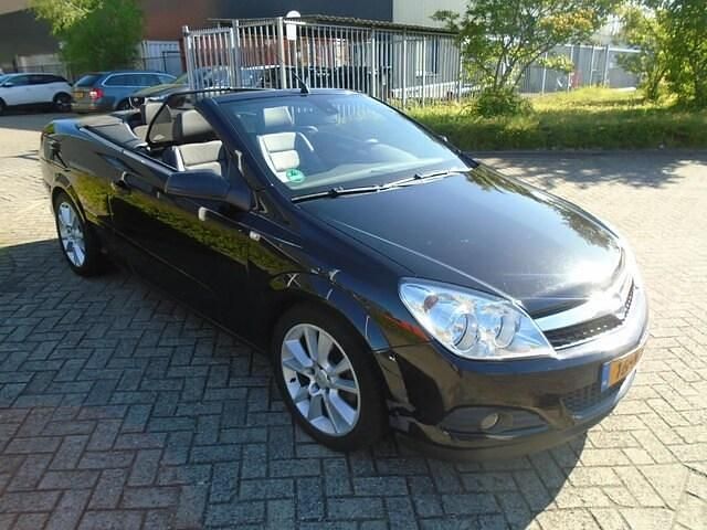 Occasion Opel Astra Enjoy 140 PK (102 kW) 2010 Zwart (metallic) Sedan