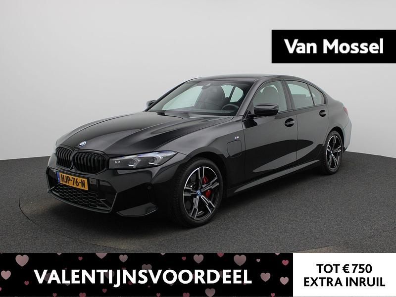 Zwart Occasion 2025 BMW 320 M Sport Sedan | € 42.940 (Goede deal) - Afbeelding 1/4