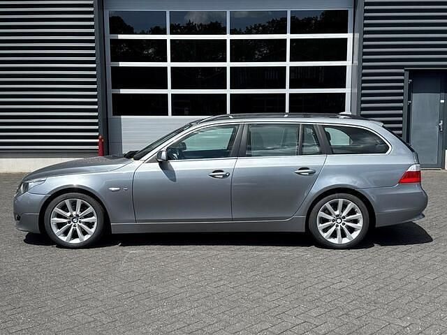 Occasion BMW 523 Executive 177 PK (130 kW) 2005 Grijs, metallic lak Stationwagen