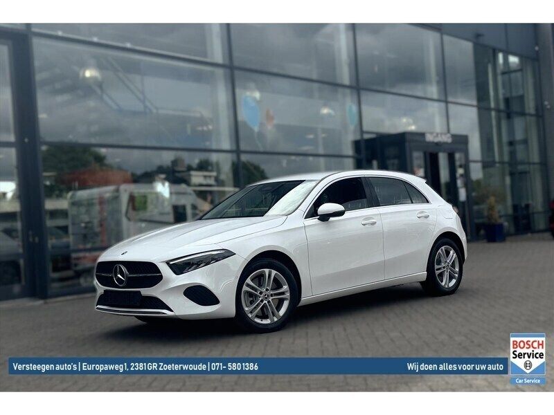 Wit Gebruikt 2024 Mercedes A250 Luxury Hatchback | € 35.950 (Goede deal) - Afbeelding 1/4