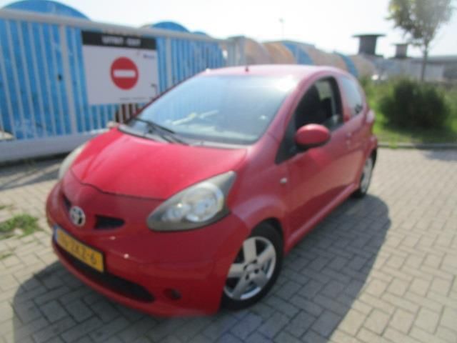 Rood Gebruikt 2006 Toyota Aygo Hatchback | € 1.150 (Super prijs) - Afbeelding 1/4
