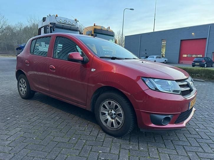 Occasion Dacia Sandero Lauréate 90 PK (66 kW) 2016 Rood Hatchback