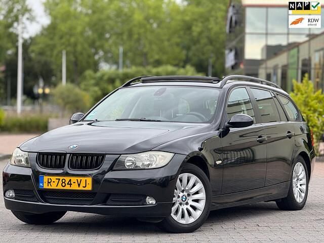 Zwart Gebruikt 2007 BMW 318 Executive Stationwagen | € 8.950 (Duur) - Afbeelding 1/4