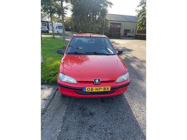 Rood Gebruikt 2001 Peugeot 106 Hatchback | € 999 (Eerlijke prijs) - Afbeelding 1/3