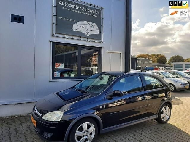 Zwart Gebruikt 2005 Opel Corsa Hatchback | € 1.449 (Eerlijke prijs) - Afbeelding 1/4