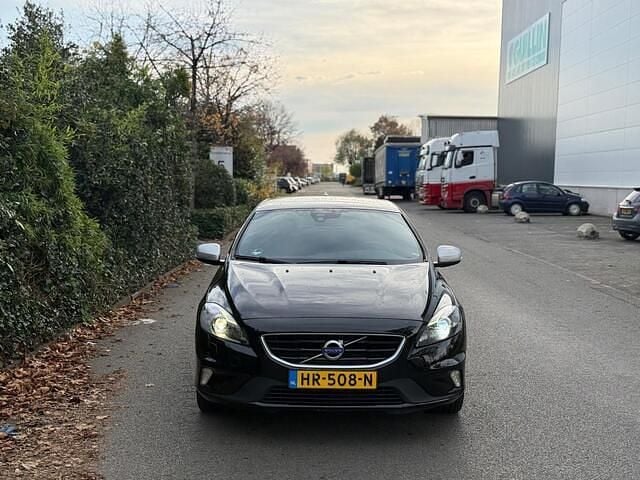 Zwart Gebruikt 2015 Volvo V40 Ocean Race Hatchback | € 9.650 (Eerlijke prijs) - Afbeelding 1/4