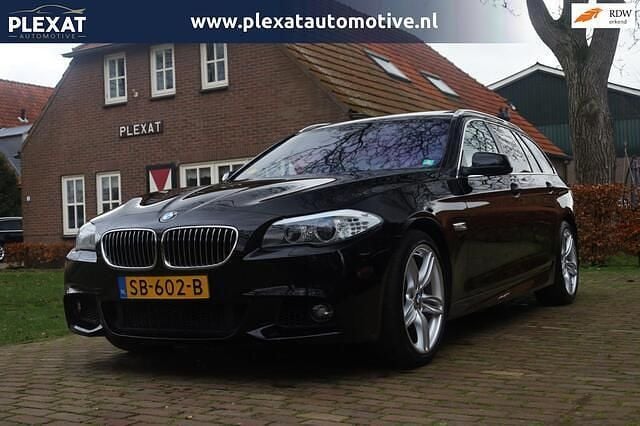 Zwart Gebruikt 2013 BMW 530 Executive Stationwagen | € 14.945 (Iets duurder) - Afbeelding 1/4