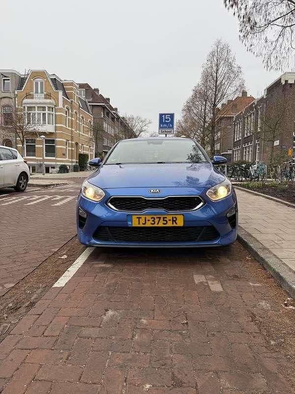 Blauw Occasion 2018 Kia Ceed Hatchback | € 10.500 (Goede deal) - Afbeelding 1/4
