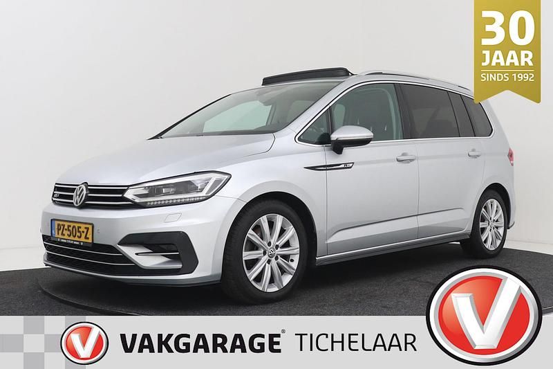 Grijs Gebruikt 2017 VW Touran Highline MPV | € 24.899 (Iets duurder) - Afbeelding 1/4