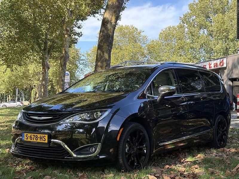 Occasion Chrysler Voyager Touring 264 PK (194 kW) 2022 Zwart MPV