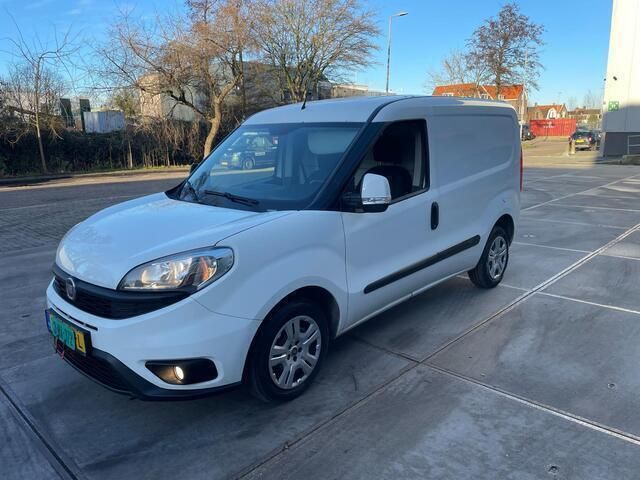 Wit Gebruikt 2015 Fiat Doblò MPV | € 3.750 (Eerlijke prijs) - Afbeelding 1/4